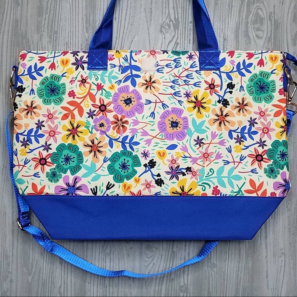 Large zippered floral tote bag with zipped pocket